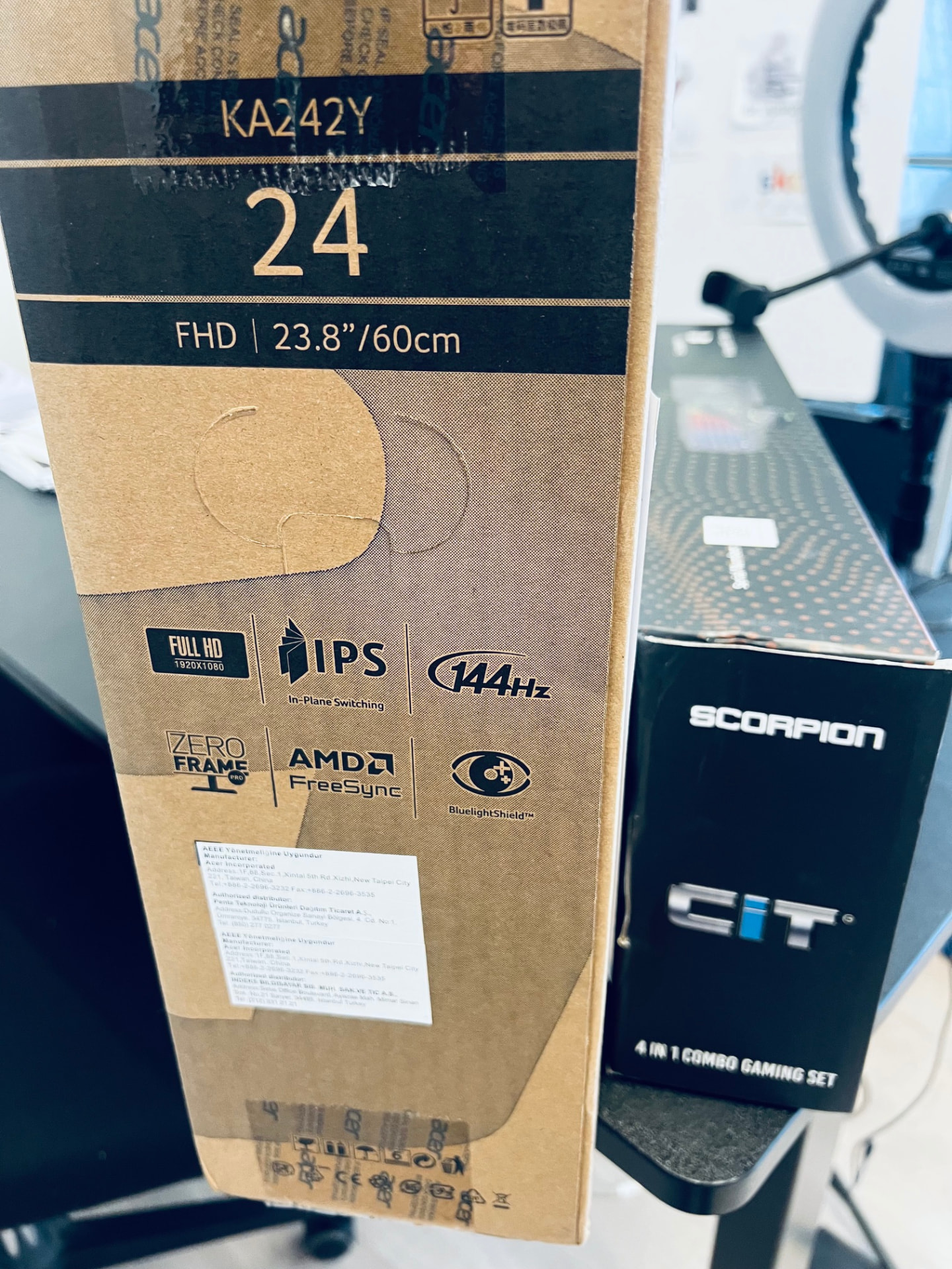 Ny Acer KA242Y 24 tommer 144 Hz-skærm i pakken