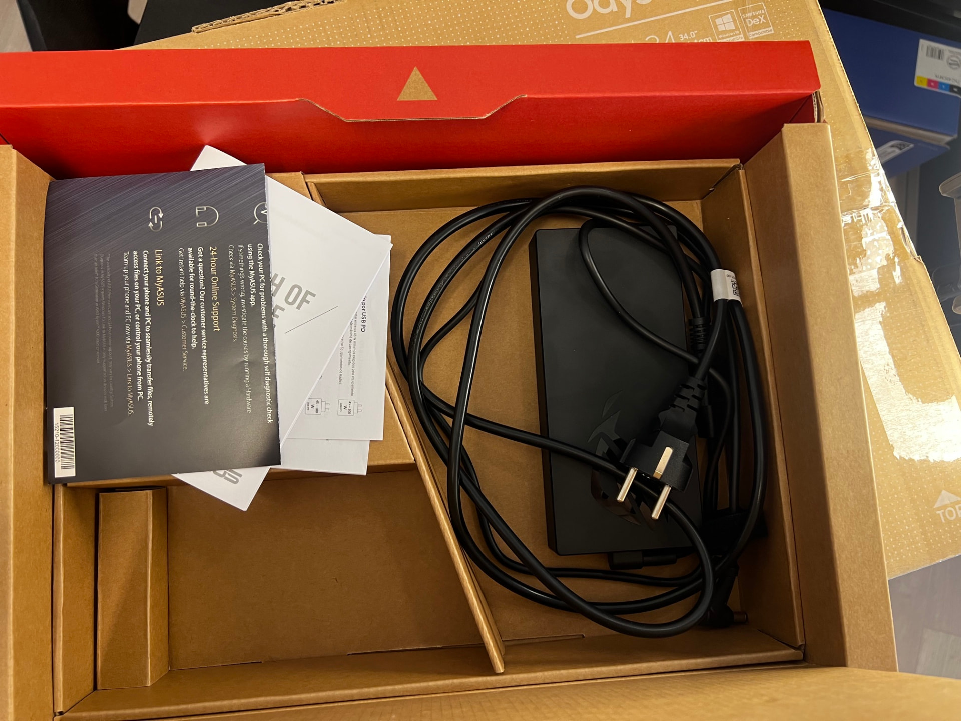 Original oplader til ASUS ROG Strix i emballagen