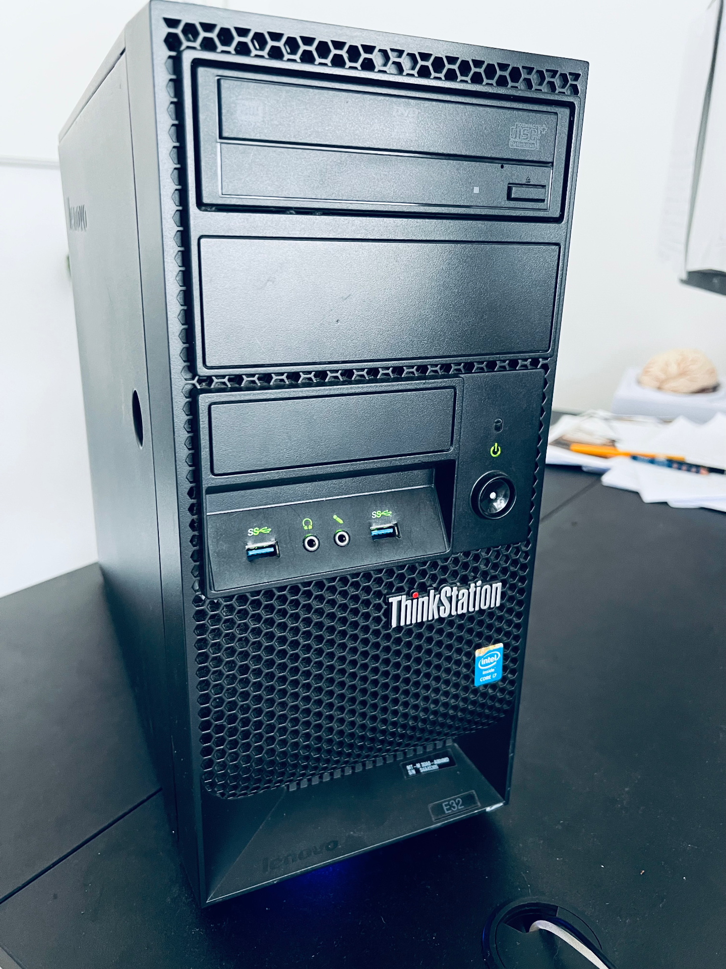 Brugt Lenovo gaming-PC set fra siden