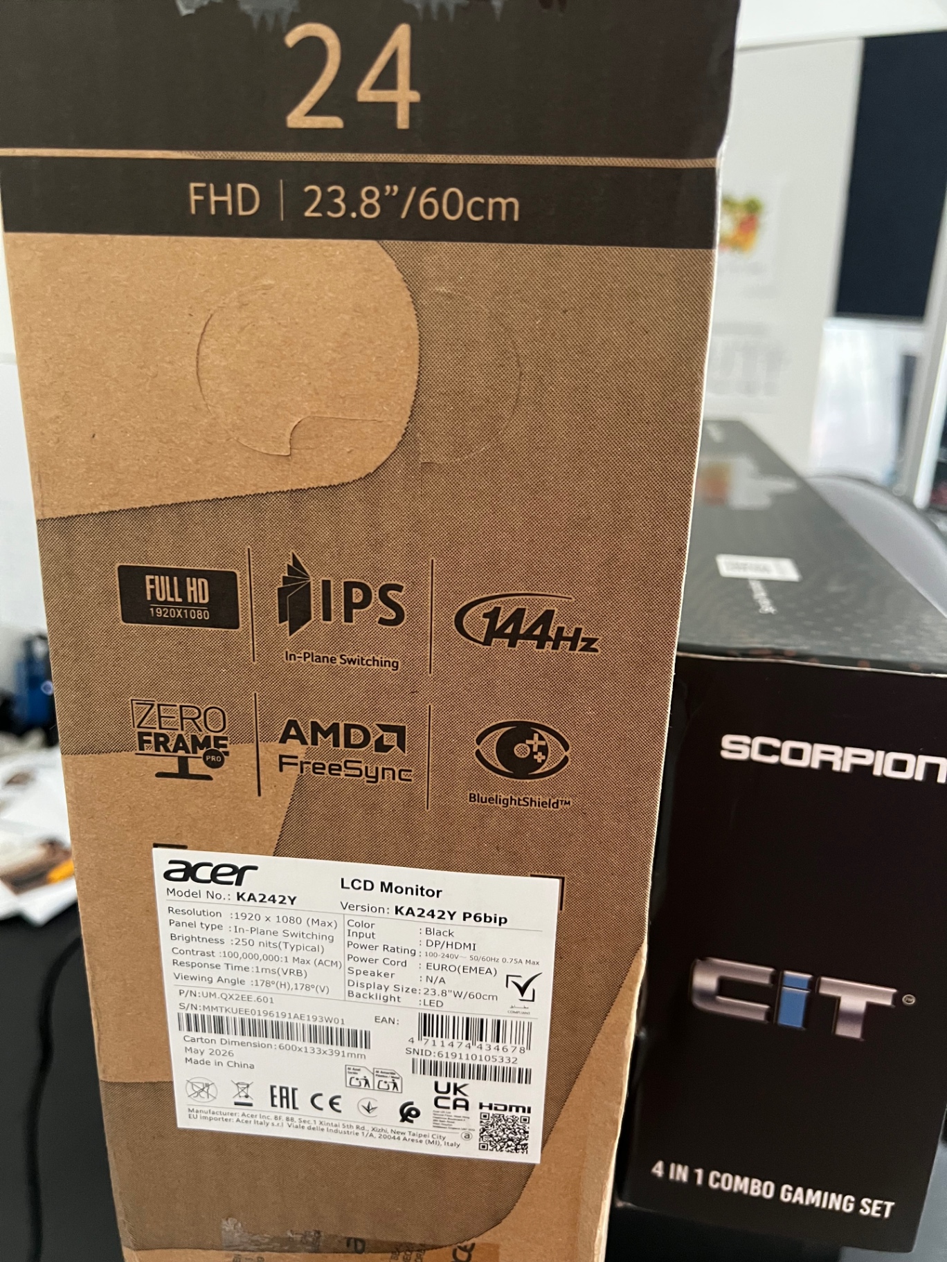 Ny Acer 24 tommer 144 Hz-skærm i pakken